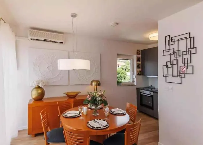 In 51720 Apartman Selce