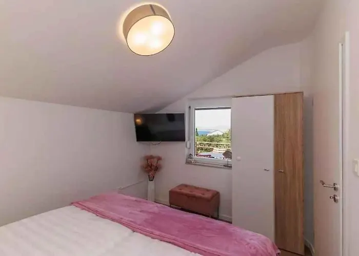 In 51720 Apartman Selce